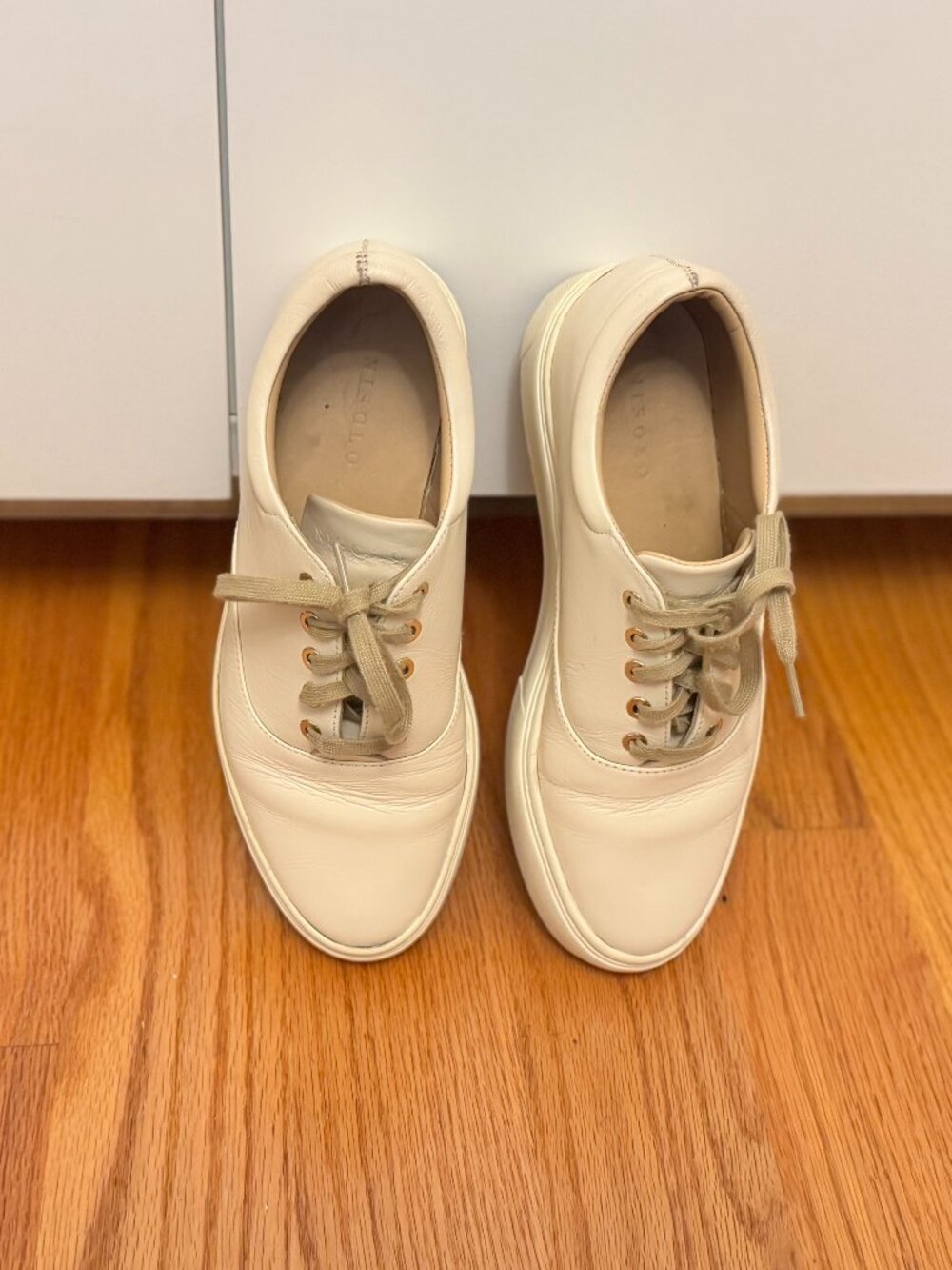 ✨ GENTLY WORN NISOLO ELAYNA SNEAKER IN BONE - LIKE NEW! ✨